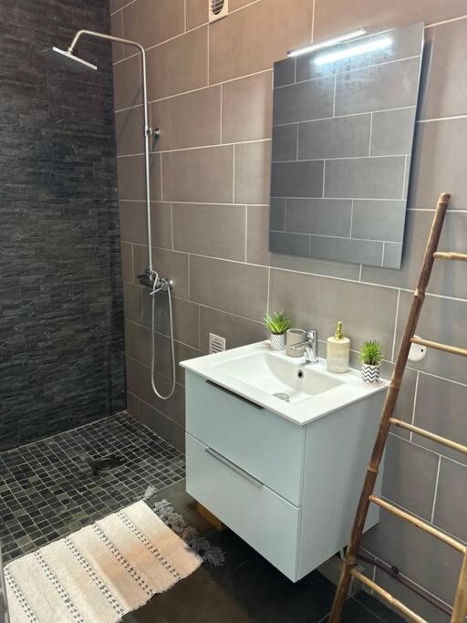 Appartement A 2 Pas De La Plage De Terre Sainte Екстер'єр фото