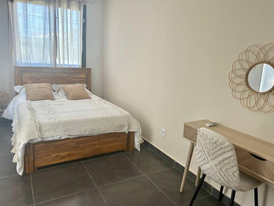 Appartement A 2 Pas De La Plage De Terre Sainte Екстер'єр фото